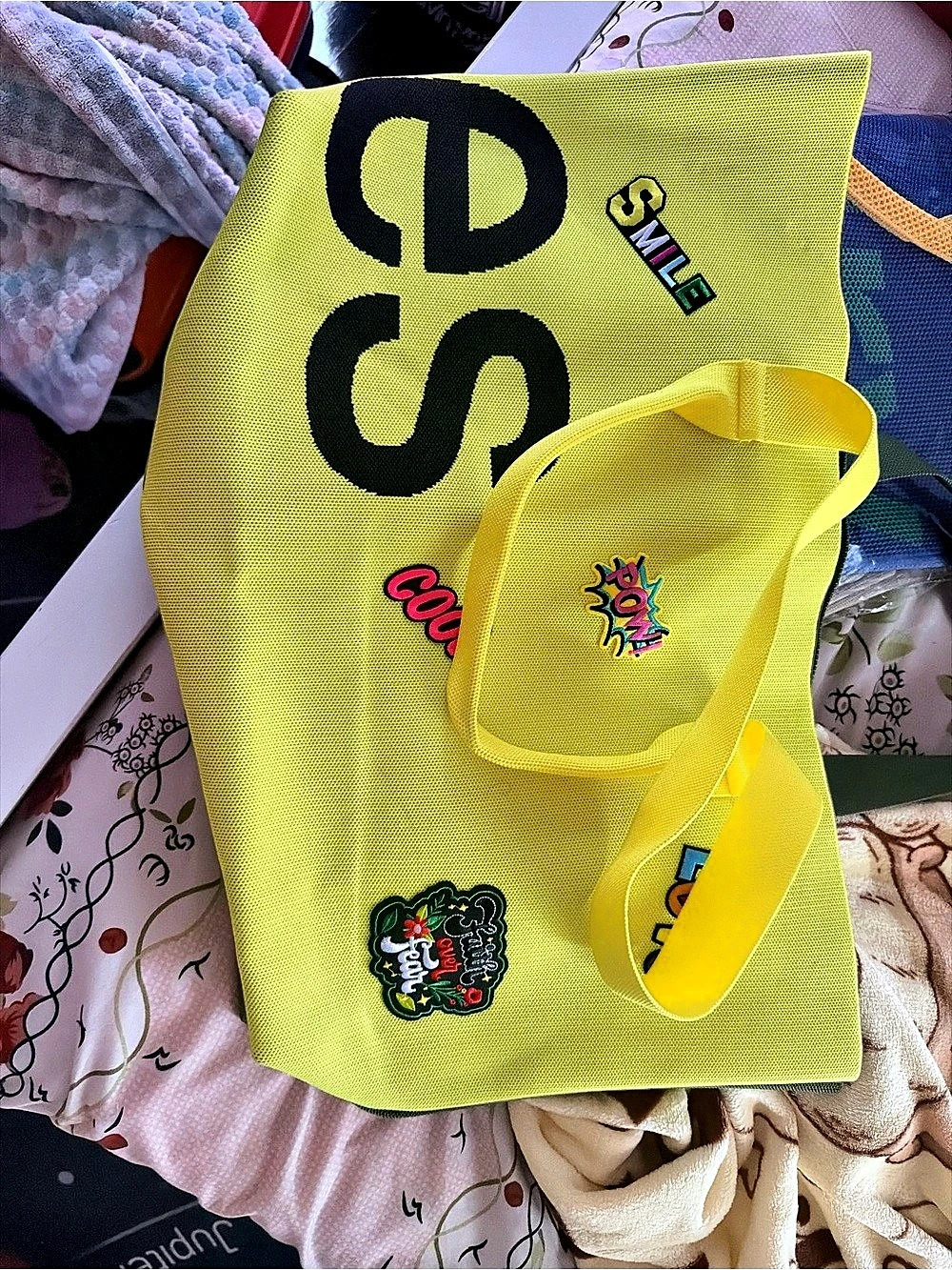 Curves by Sean Brown Curves Knit Tote Graphic Tote in Yellow & Green